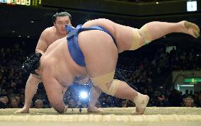 Yokozuna Hakuho leads New Year Grand Sumo Tournament