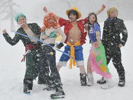Sasebo team places second in fancy-attire skiing event