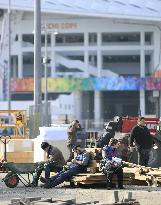 Countdown to Sochi Olympics: Workers take a break