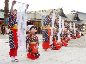 Shinto ritual in Nara Pref. to determine market price of ''somen'' noodles