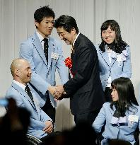 PM Abe encourages Japan squad for Sochi Paralympics