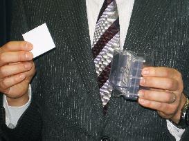 Device to collect lithium from sea