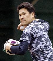 Tanaka to leave for New York on Feb. 9 for playing in MLB