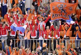 Netherlands sweeps medals in men's 5,000m speedskating