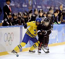 Nakamura in women's ice hockey prelim at Sochi