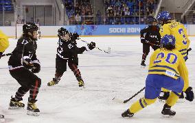 Kubo fires shot in women's hockey prelim at Sochi