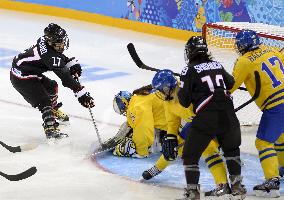 Hirano charges Sweden goal in women's ice hockey at Sochi