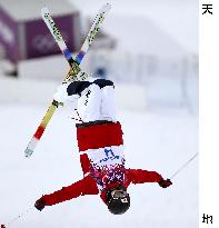 Endo advances to moguls final round