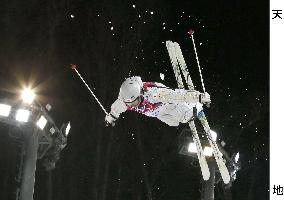 Nishi in Olympics men's moguls final round