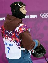 Aono leaves halfpipe venue after qualifying round