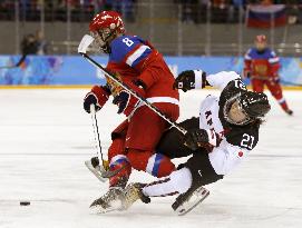 Japan forward collides with Russian player in women's ice hockey