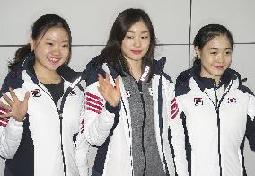 S. Korea's Kim Yu Na waves hand before departing for Sochi