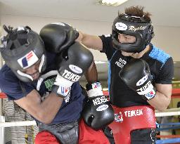 Murata spars with American boxer Jones in Tokyo