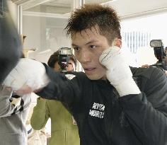 Murata trains for 3rd professional fight