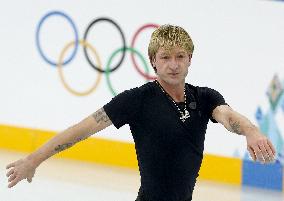 Russian figure skater Plushenko fine-tunes skating in Sochi