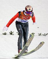 Japan's Takeuchi lands, qualifying for large hill final