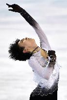 Japan figure skater Hanyu performs for gold at Sochi