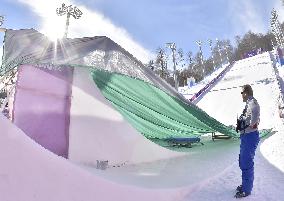 Cover put over aerials course to prevent snow melting in Sochi