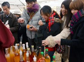 Osaka shrine visitors taste 'umeshu' plum wine