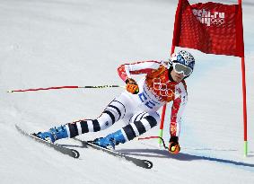 Hoefl-Riesch wins silver in women's alpine skiing Super G