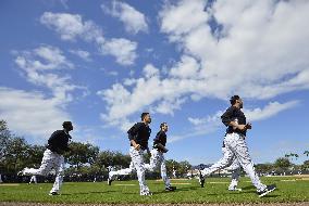 Tanaka kicks off his first spring in majors