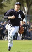 Tanaka kicks off his first spring in majors