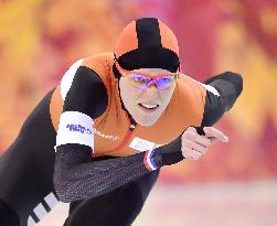 Dutch trio sweeps medals in women's 1,500m speed skating
