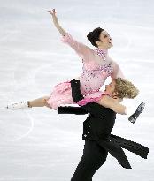 U.S. ice dance duo performs at Sochi