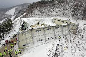 Gym roof falls in S. Korea