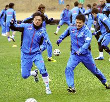 J-League Gamba Osaka's Endo, Konno practices at training camp