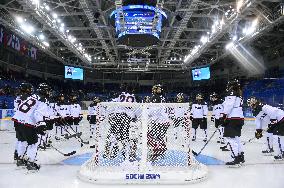 'Smile Japan' women's hockey team never smiles in Sochi