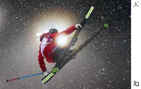 Snow, light make skiing jump picturesque in Sochi