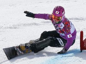 Japan's Takeuchi races in snowboarding giant slalom semis