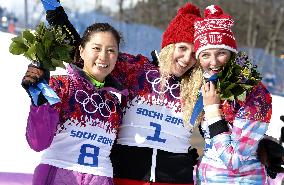 Takeuchi wins silver in women's snowboard parallel giant slalom