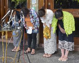 Rscued Japanese divers leave Bali hospital