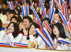 Chukyo Univ. students cheer for Asada