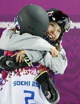 Onozuka hugs Bowman at Sochi Games