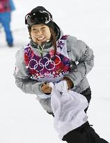 Onozuka runs to coach after winning bronze in halfpipe