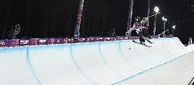 Onozuka flies in women's ski halfpipe final at Sochi