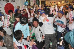 Onozuka's hometown supporters explode in joy
