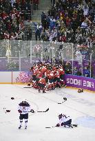 Canada beats U.S. in women's ice hockey final at Sochi