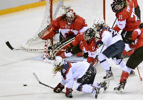 Canada vs U.S. in women's ice hockey final at Sochi