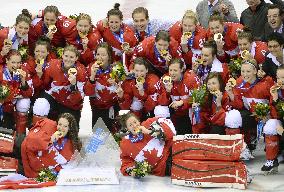 Team Canada poses with gold from women's hockey at Sochi