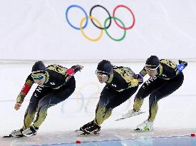 Japan skaters in women's pursuit quarterfinals