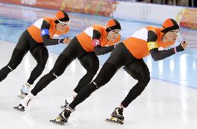 Netherlands wins men's speed skating team pursuit