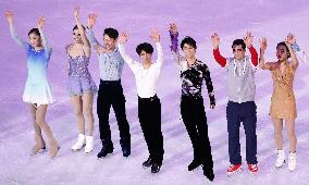 Top figure skaters wave during exhibition in Sochi