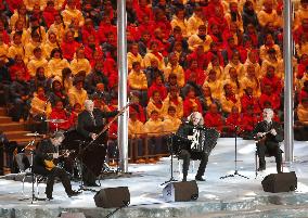 Band plays before Sochi Games closing ceremony