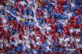 Children before Sochi closing ceremony