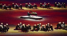 Grand pianos swarm Closing Ceremony for Sochi Olympics