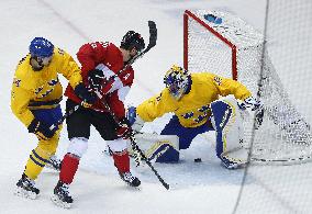 Canada's Toews scores in men's ice hockey final